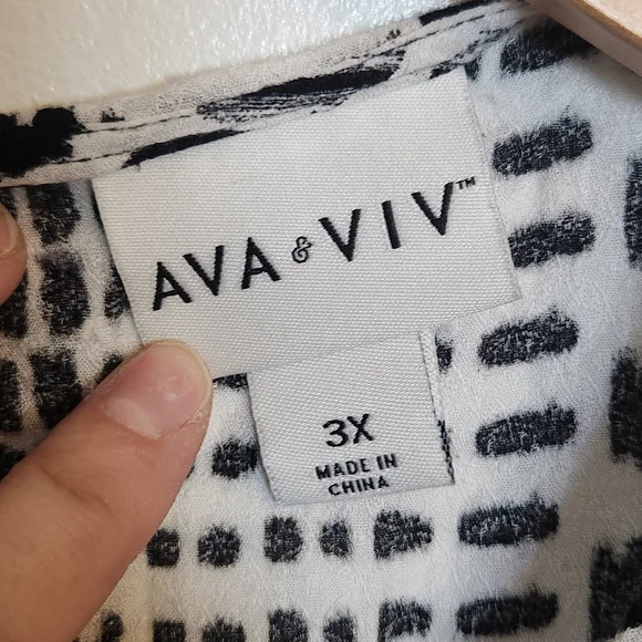 Ava & Viv Black and White Patterned Blouse - Picture 3 of 4
